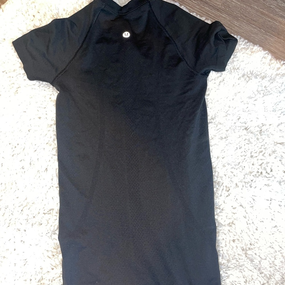 Lululemon swiftly tech shirt